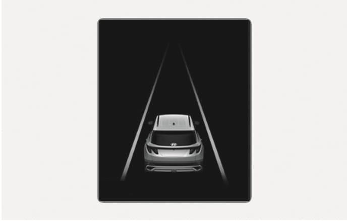 2025 Hyundai Tucson Lane detected display image. Two white lane lines are displayed on the left and right sides of the vehicle on the instrument cluster. This explains the state where the Lane Keeping Assist system detects lane markings.