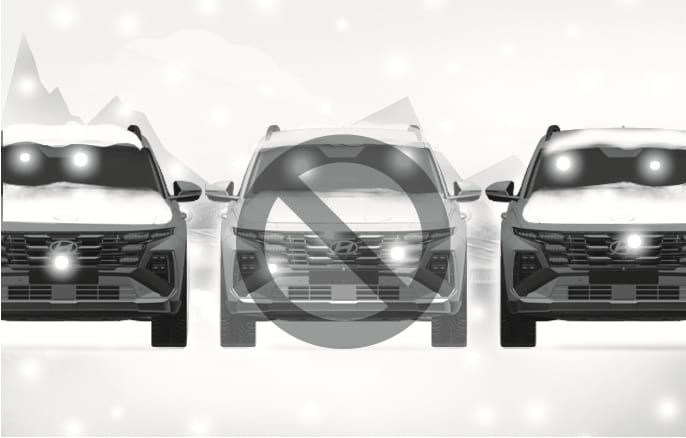2025 Hyundai Tucson Remote Smart Parking Assist limitation in snow image. Shows vehicles with snow on the front and a prohibition symbol over the center car. Glowing dots indicate the ultrasonic sensors. Explains that the system may not operate properly if sensors are covered by snow.